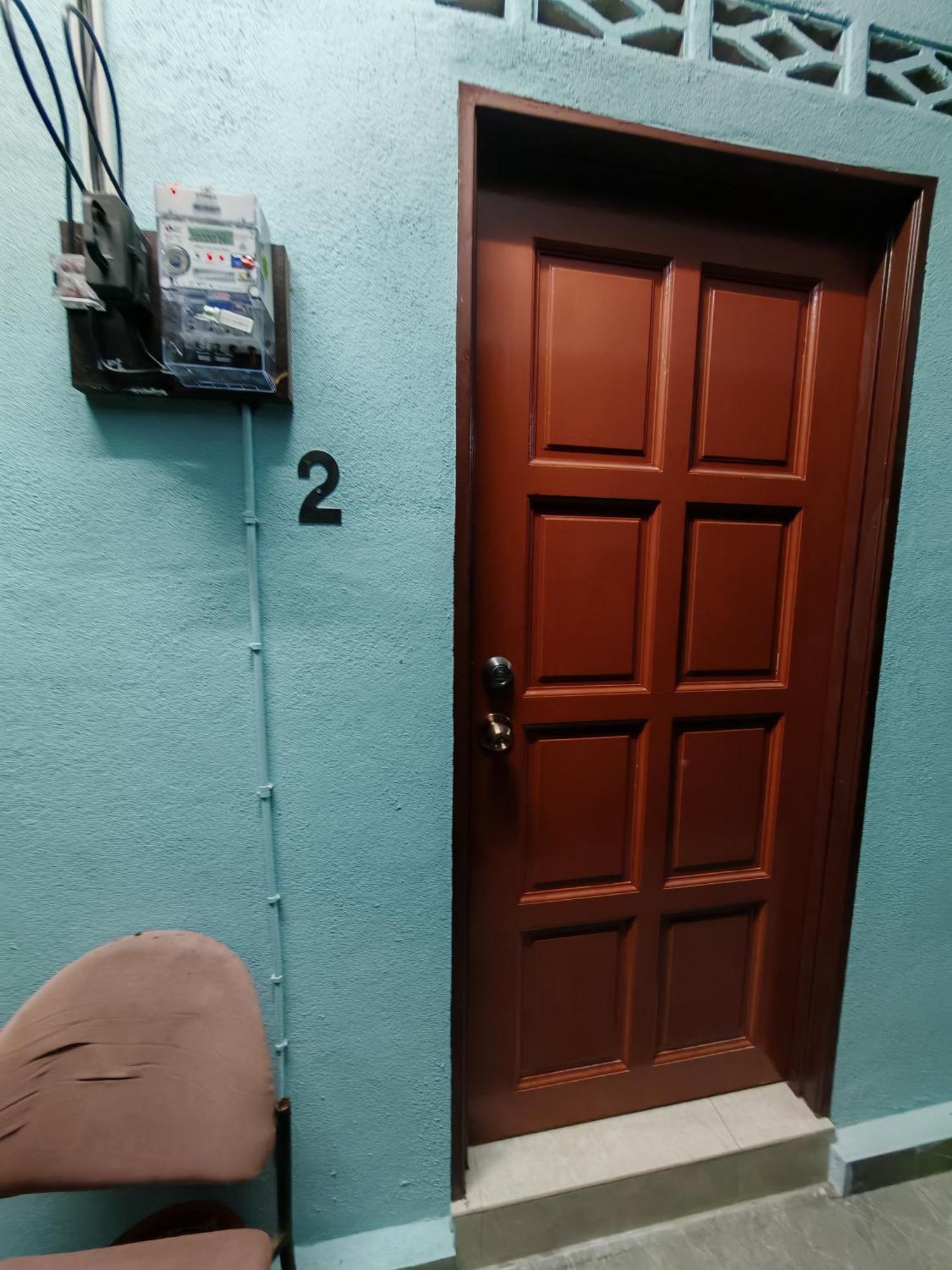 Homestay Banting #6, Islam, 2Bilik-7Pax, #Bilik1# 2Bed-2Tilamyoga-1Aircon, #Bilik2# 2Bed-Kipas, #Hall# Sofa-Kipas-Tv-Iron, #Dapur# Stove-Kettle-Periuknasi, #No Towel Exterior photo